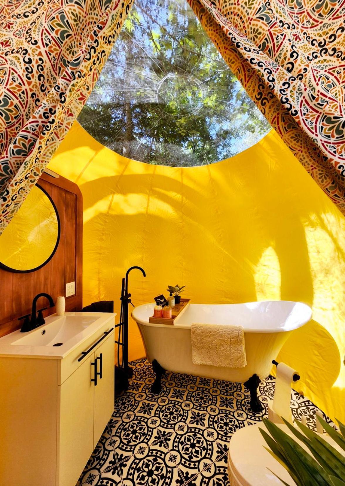 Estrella Glamping Hotel Caraquet Bagian luar foto